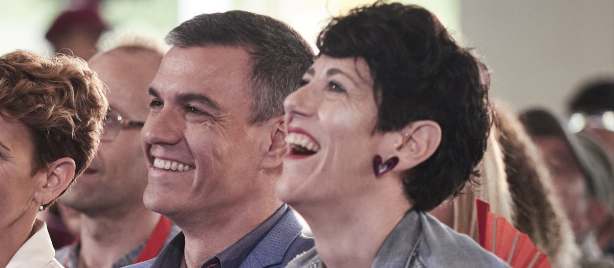 El presidente del Gobierno, Pedro Sánchez, y la ministra de Inclusión, Seguridad Social y Migraciones, Elma Saiz, en una imagen de archivo

Eduardo Sanz / Europa Press
29 ABRIL 2023;POLÍTICA;CANDIDATA;CANDIDATURA;ELECCIONES;ELECCIONES MUNICIPALES;ELECCIONES AUTONÓMICAS;COMICIOS;28 DE MAYO;28M
29/4/2023