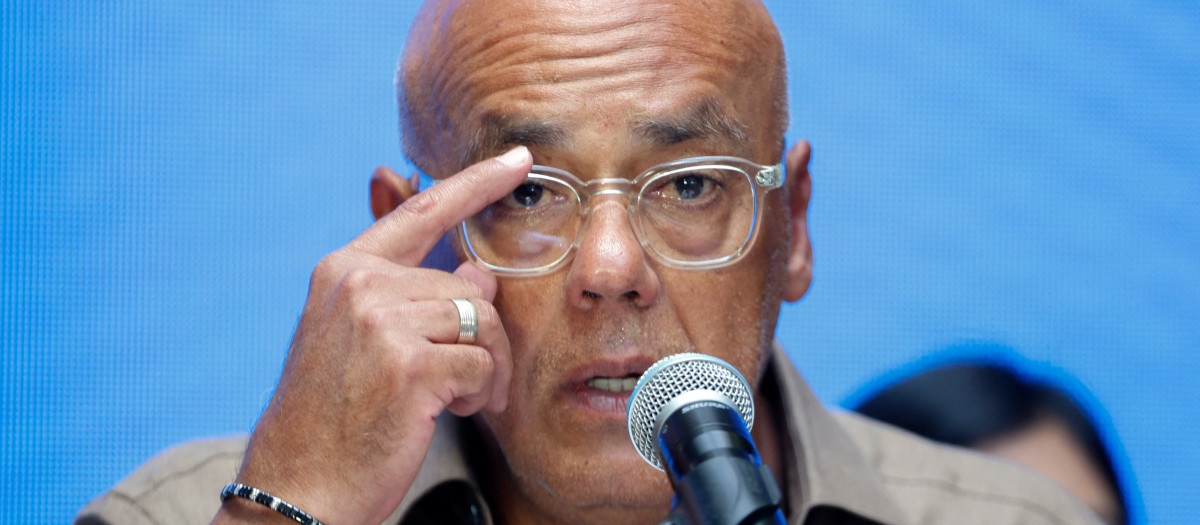 El presidente de la Asamblea Nacional, Jorge Rodríguez, habla durante una conferencia de prensa en Caracas
