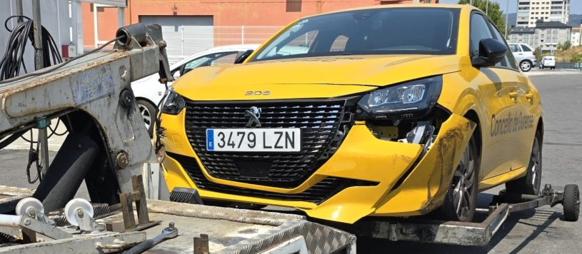 Coche municipal de Orense siniestrado