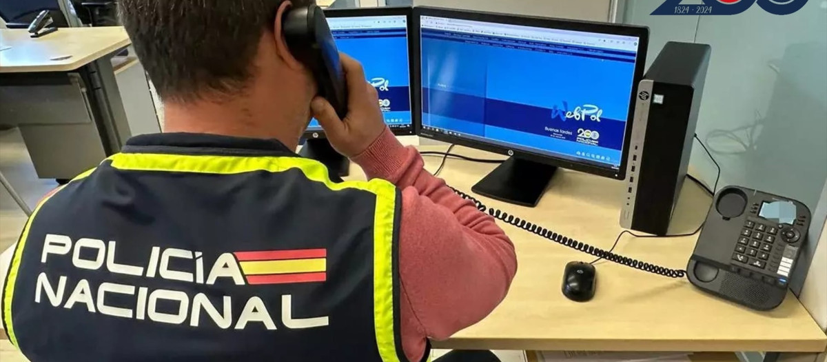 (Foto de ARCHIVO)
Imagen de un agente de la Policía Nacional en un momento de la investigación

REMITIDA / HANDOUT por POLICÍA NACIONAL
Fotografía remitida a medios de comunicación exclusivamente para ilustrar la noticia a la que hace referencia la imagen, y citando la procedencia de la imagen en la firma
16/2/2026