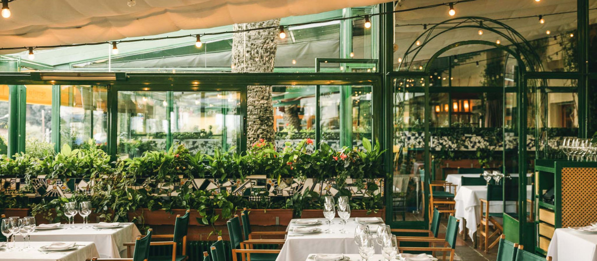 Imagen de la terraza climatizada del restaurante La Venta, en Barcelona