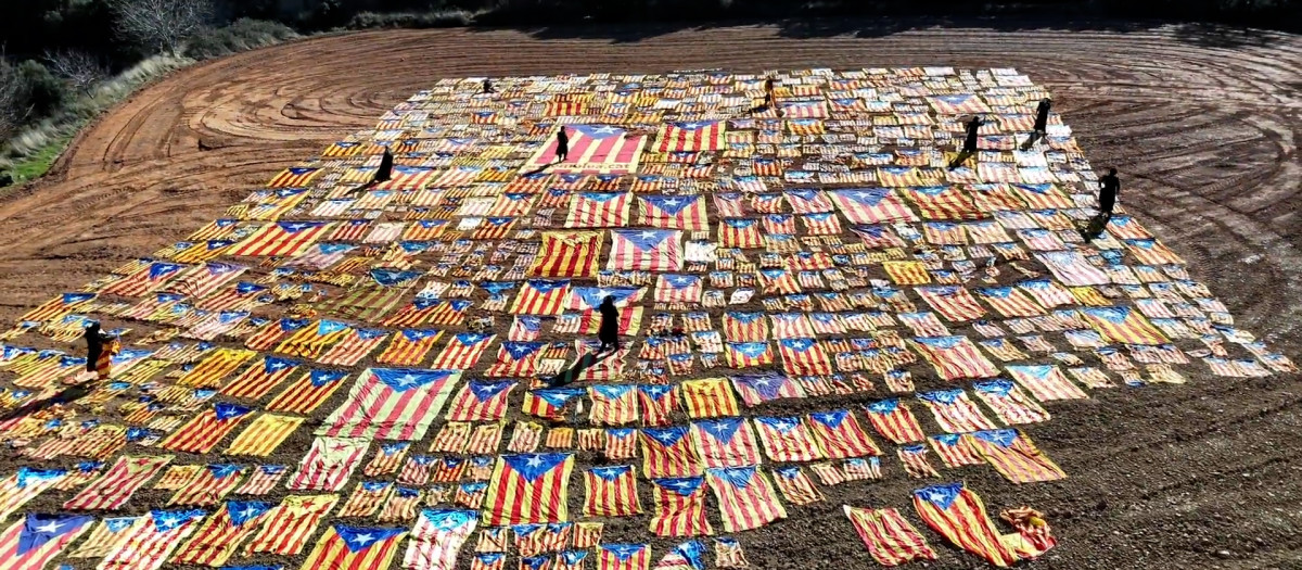 Una asociación retira más de 900 esteladas del espacio público en Cataluña en poco más de un año