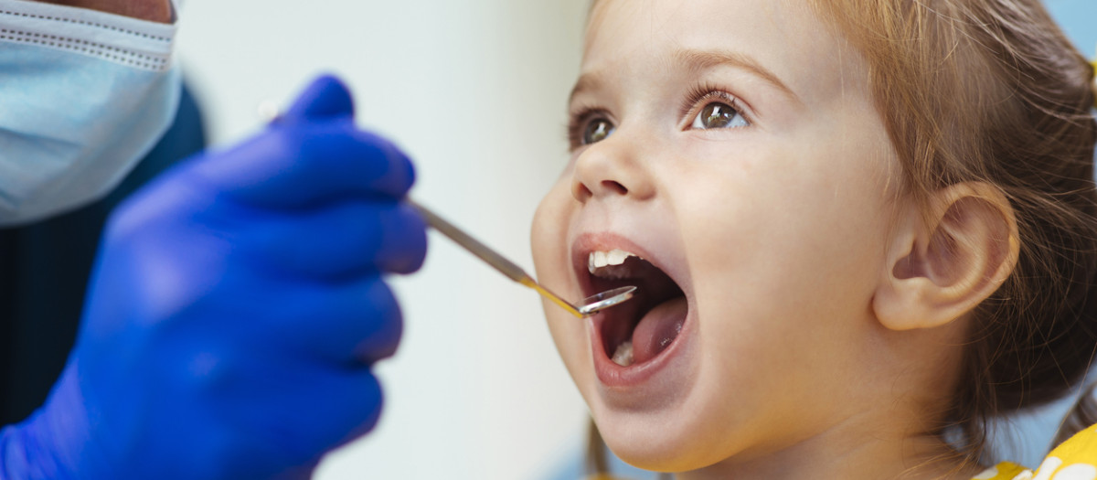 La mitad de los menores en España se cepillan los dientes sólo una vez al día o menos