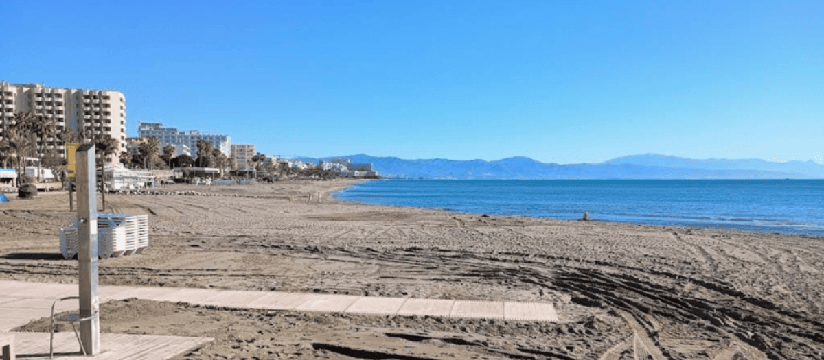 Ducha en la playa de Torremolinos