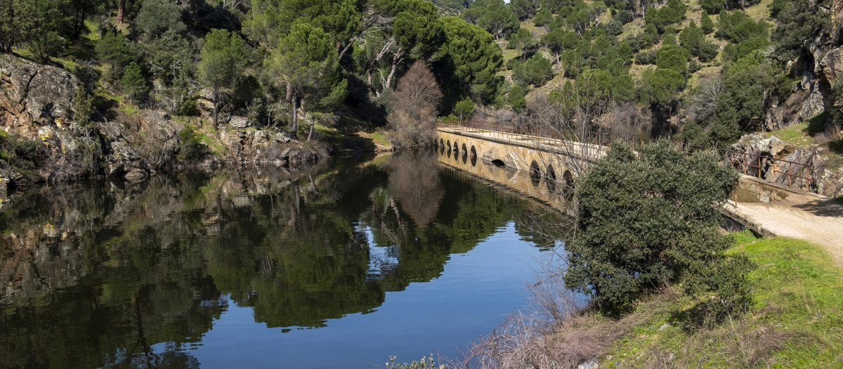 Un tramo de la Vía Verde del Alberche en Pelayos de la Presa, Madrid