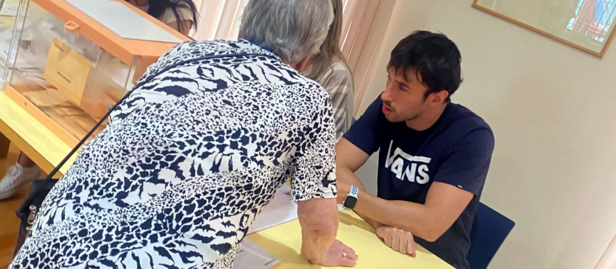 Pedro, un maestro salmantino que ya fue miembro de una de las mesas en las elecciones generales del 23 de julio de 2023 y, ahora, ha vuelto a ser designado para las autonómicas del 15M