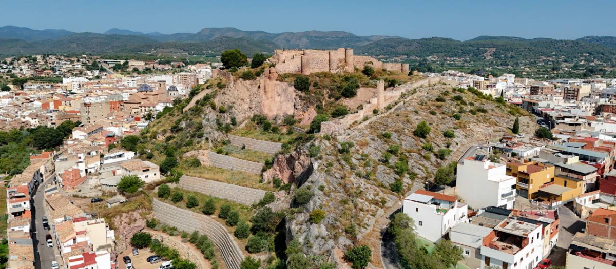 Imagen del castillo de Onda y los jardines donde se realizará el proyecto
