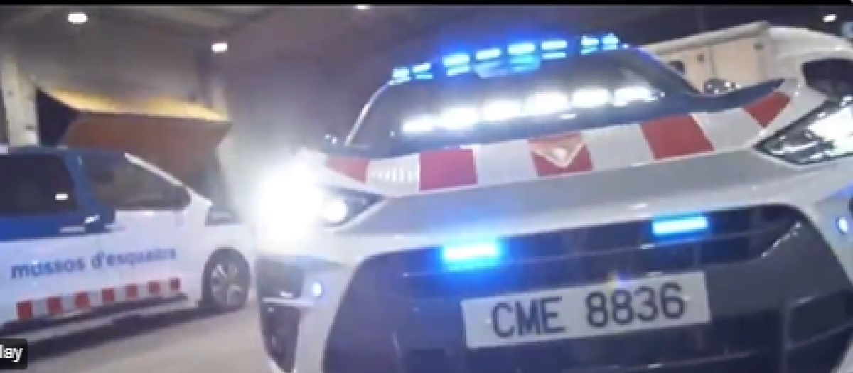 Primer plano del nuevo coche de los Mossos, llama la atención la iluminación