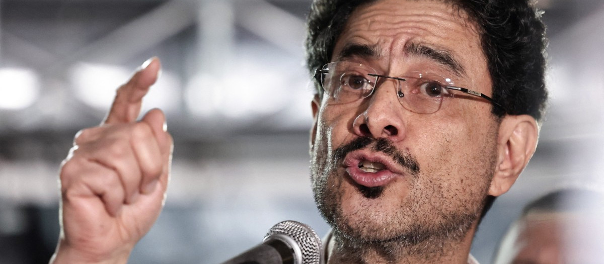 Ivan Cepeda en un acto de campaña defiende su candidatura por el partido Pacto Histórico