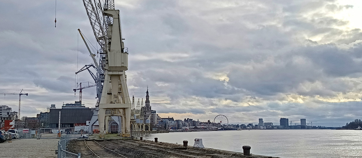 Parte del puerto de Amberes