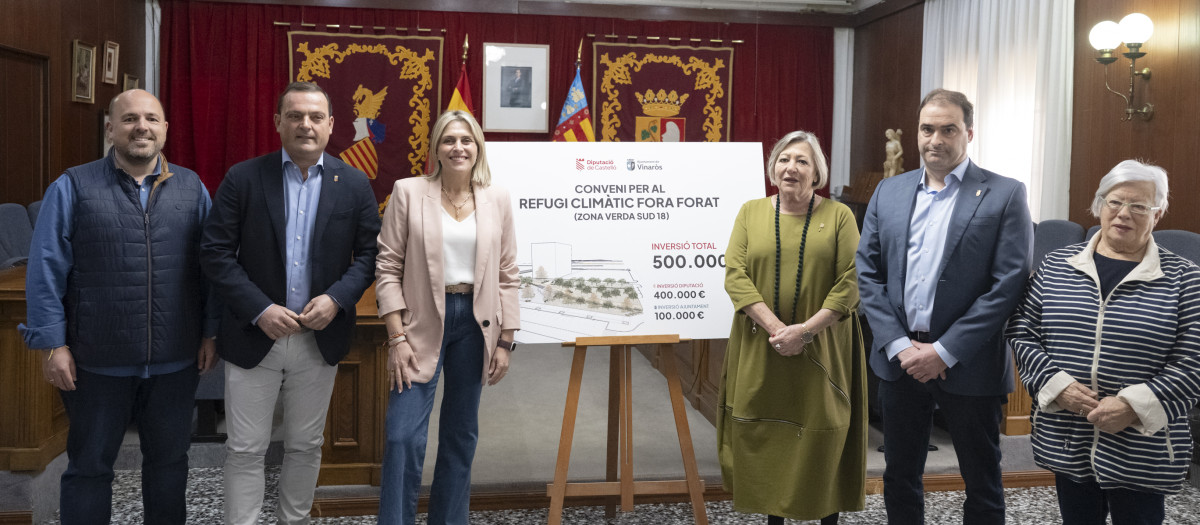 Imagen de la firma del acuerdo de colaboración de Vinaroz y la Diputación de Castellón