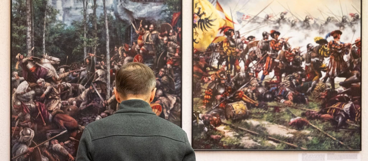 Exposición del reconocido pintor de batallas, Augusto Ferrer-Dalmau, en Šiauliai, Letonia