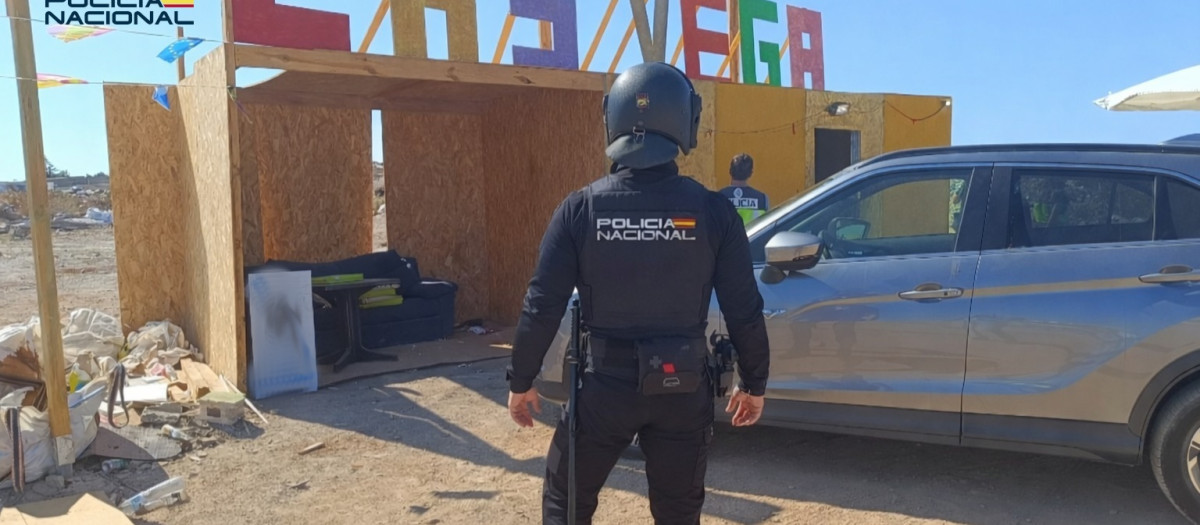 Agentes de la Policía Nacional durante labores de prevención en Son Banya.

REMITIDA / HANDOUT por POLICÍA NACIONAL
Fotografía remitida a medios de comunicación exclusivamente para ilustrar la noticia a la que hace referencia la imagen, y citando la procedencia de la imagen en la firma
26/2/2026