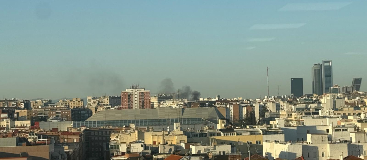 Una gran nube de humo ha alertado a los vecinos