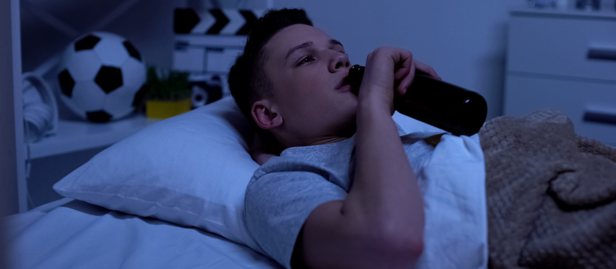 El consumo de alcohol adolescente puede derivar en una adicción