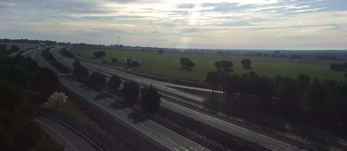 Imagen de la autovía A-3 a su paso por la provincia de Cuenca.

REMITIDA / HANDOUT por DGT
Fotografía remitida a medios de comunicación exclusivamente para ilustrar la noticia a la que hace referencia la imagen, y citando la procedencia de la imagen en la firma
27/2/2026