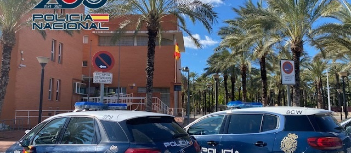 Imagen de unas patrullas de la Policía Nacional en Elche