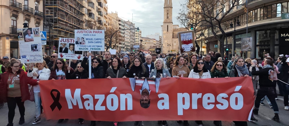 Imagen tomada este domingo de la manifestación contra Carlos Mazón y Juanfran Pérez Llorca en Valencia
01/3/2026