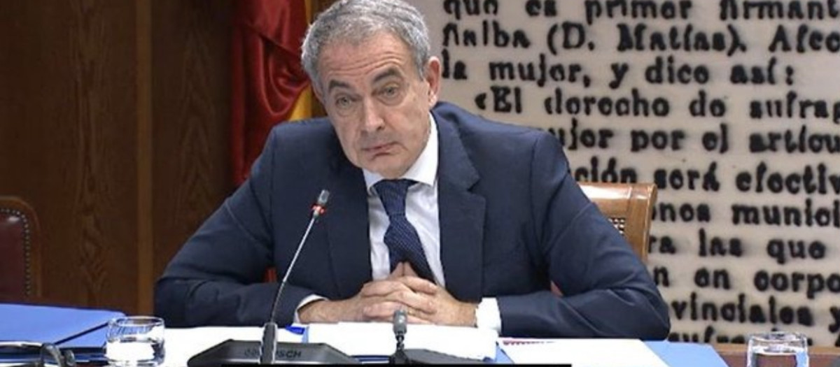 El ex presidente del Gobierno José Luis Rodríguez Zapatero, en la comisión de investigación del Senado sobre el 'caso PSOE'