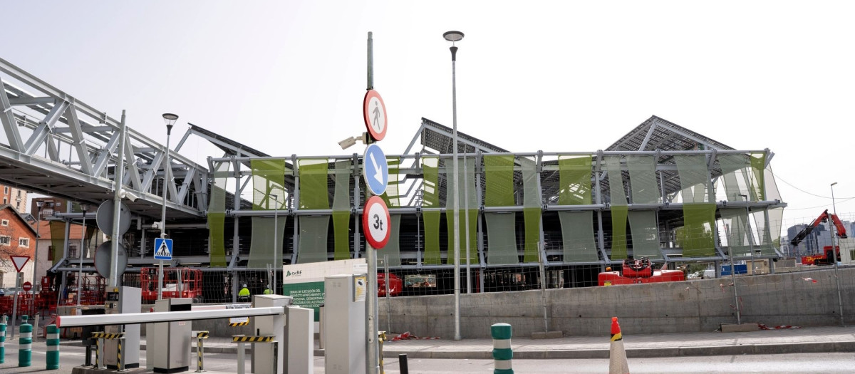 Obras del nuevo aparcamiento modular de la estación de Puerta de Atocha