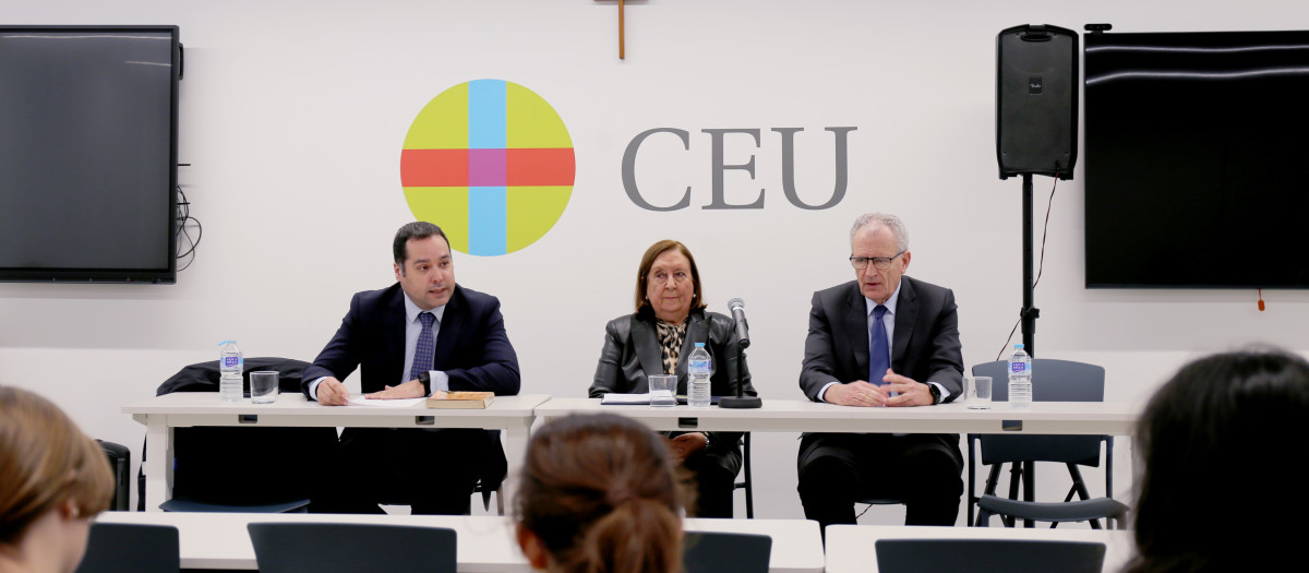 Carlos Gregorio Hernández, Lydia Jiménez y Juan Carlos Domínguez Nafría