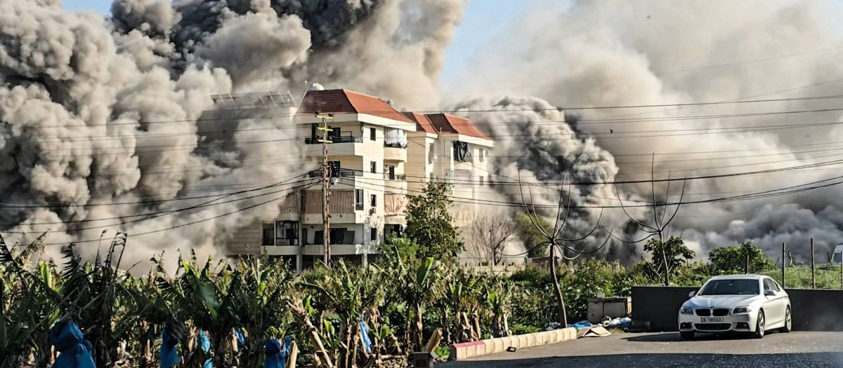 Smoke rises from the site of an Israeli airstrike that targeted an area in the southern costal city of Tyre on March 7, 2026. Israel's military on March 7, 2026, warned residents in a district of Lebanon's Tyre to evacuate ahead of strikes, and reiterated a demand for people to leave the area south of the Litani River. The Israeli military said it would "soon strike military infrastructure belonging to the Hezbollah terrorist organisation" in the Zuqaq al-Mafdi area of the southern city of Tyre. (Photo by Kawnat HAJU / AFP)