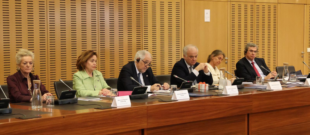 El presidente del TC Cándido Conde-Pumpido en una visita a Lisboa junto con los magistrados Inmaculada Montalbán, Ramón Sáez, Laura Díez y María Luisa Segoviano