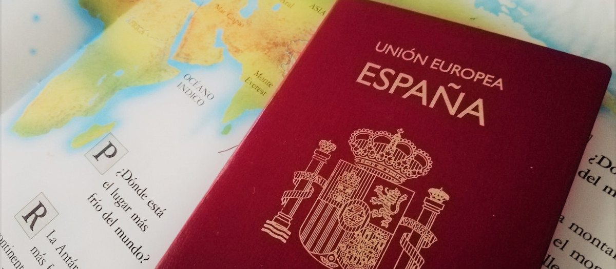 Durante 45 días no se han expedido pasaportes españoles en el exterior, según el PP