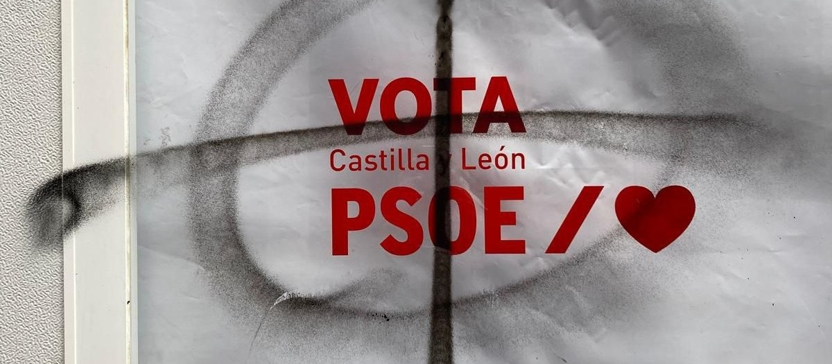 Imagen de una de las pintadas en la caseta electoral del PSOE en Valladolid