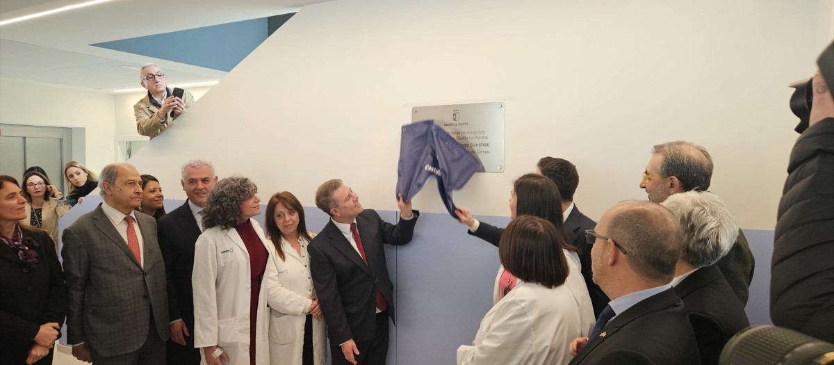 El presidente regional inaugura el nuevo centro de salud de Cabanillas