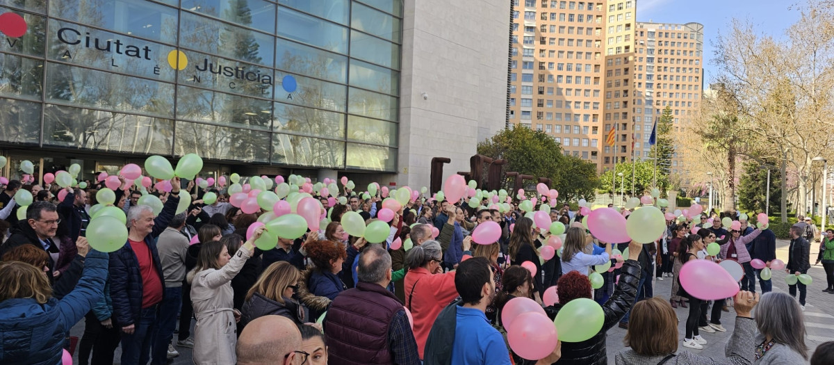 Imagen de una protesta en la Ciudad de la Justicia de Valencia
