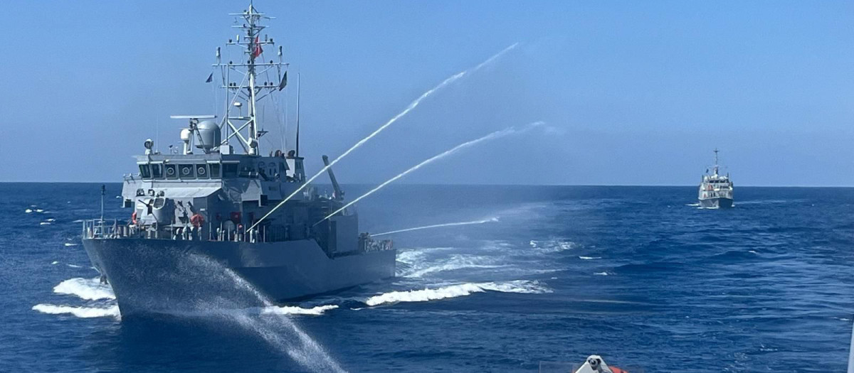 Desfile náutico para el TCG Anamur en su último día antes de abandonar una agrupación de la OTAN, una tradición que refleja el respeto entre las tripulaciones aliadas