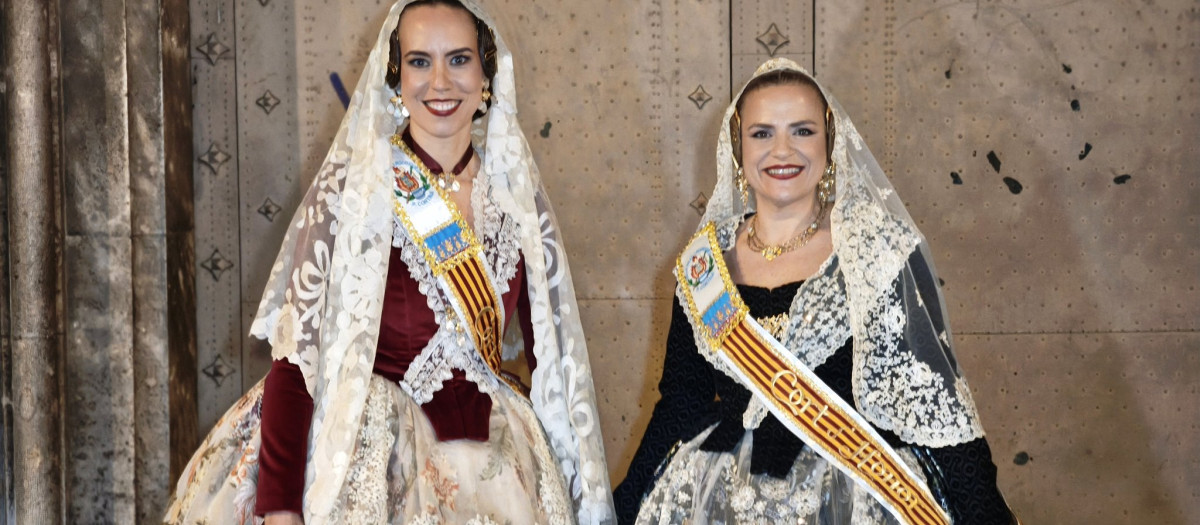 Imagen de Diana Morant y Pilar Bernabé en la Ofrenda a la Virgen de los Desamparados de las Fallas de Valencia