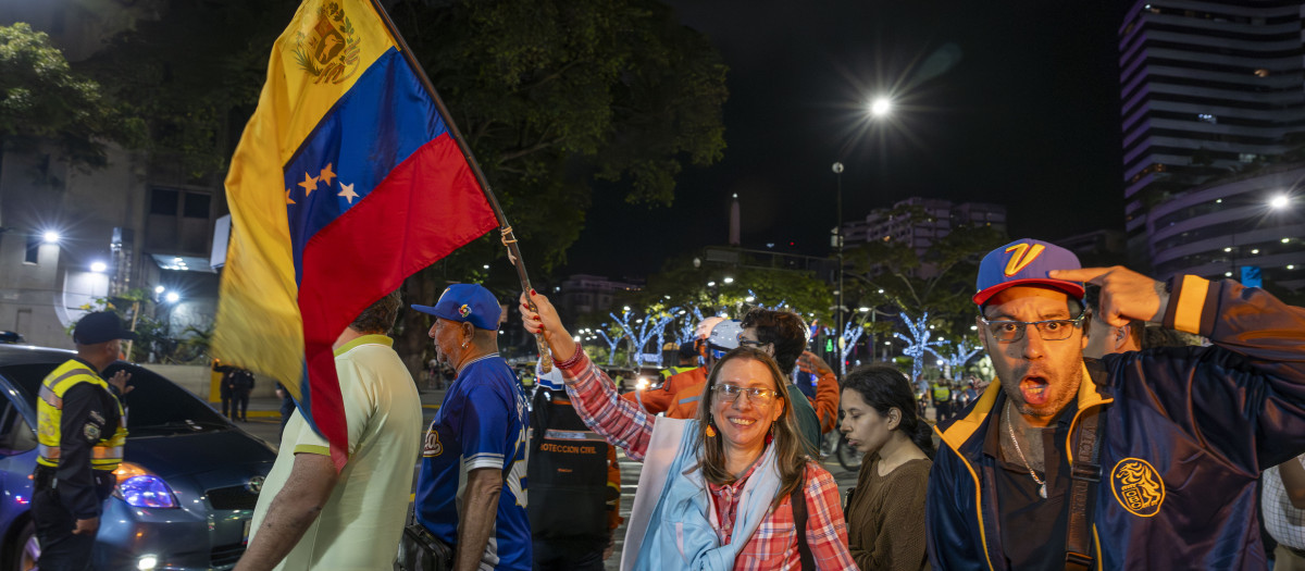 La gente celebra en Caracas la victoria de Venezuela