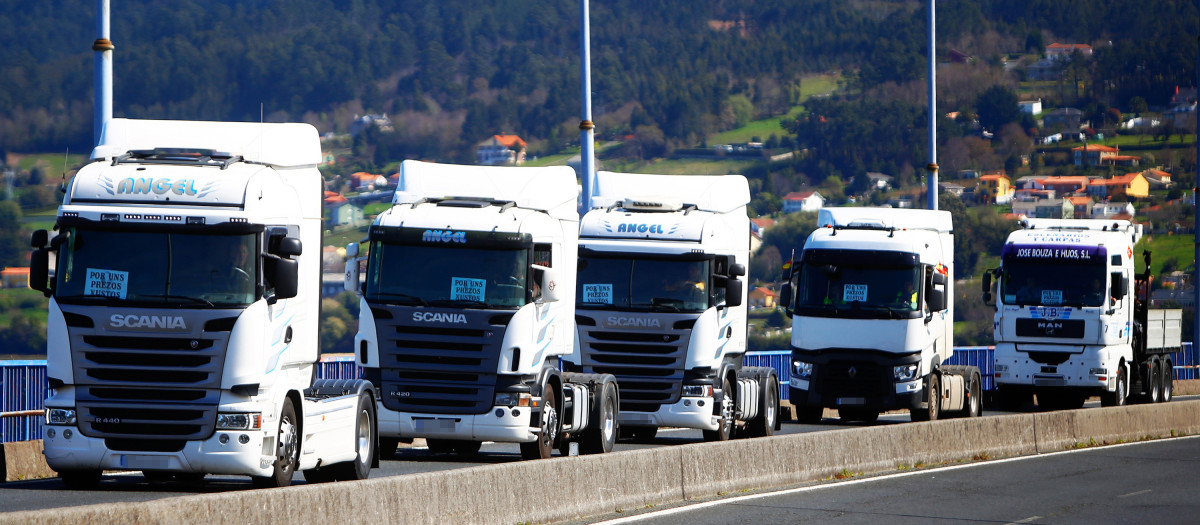 Varios camiones camino de Ferrol
