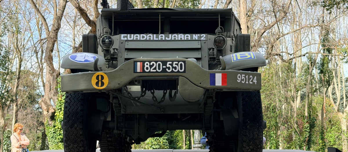 Vehículo blindado semioruga (half-track) M3 de producción estadounidense