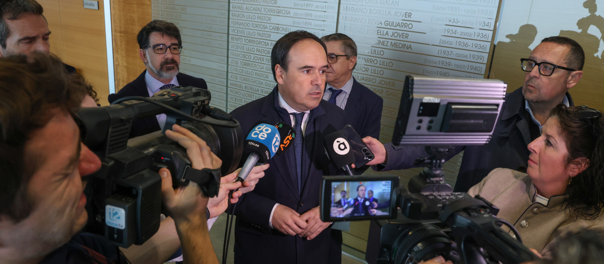 El presidente de la Generalitat Valenciana, Juanfran Pérez Llorca, durante su comparecencia ante los medios en San Vicente del Raspeig