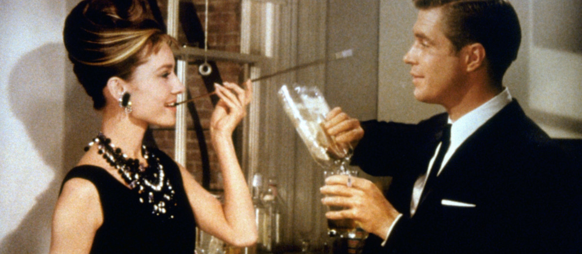 Audrey Hepburn y George Peppard, en 1961