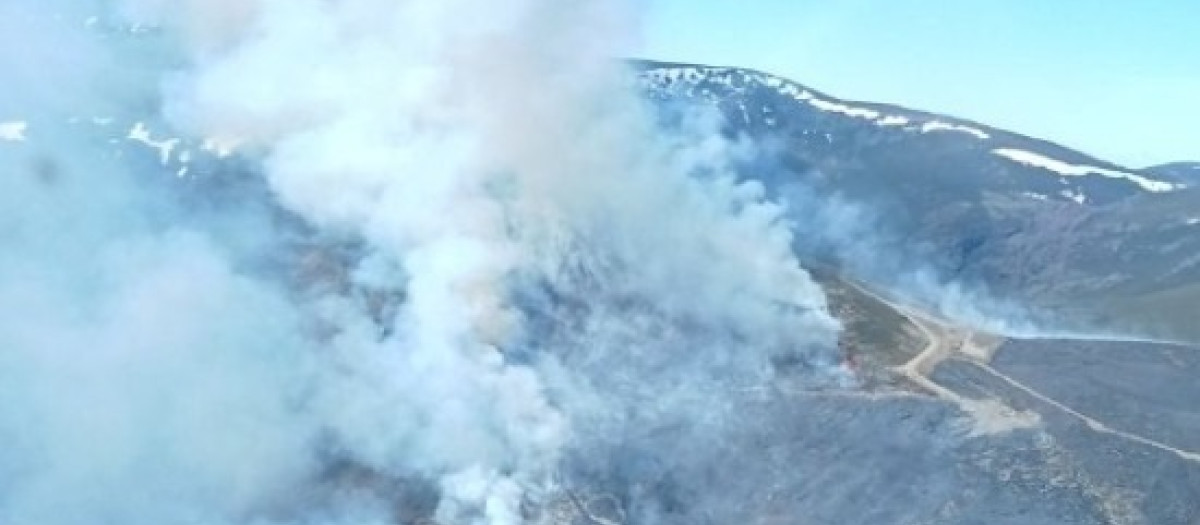 Declarado índice de gravedad 1 en un incendio forestal intencionado en Lomba (León)

REMITIDA / HANDOUT por JCYL
Fotografía remitida a medios de comunicación exclusivamente para ilustrar la noticia a la que hace referencia la imagen, y citando la procedencia de la imagen en la firma
28/3/2026