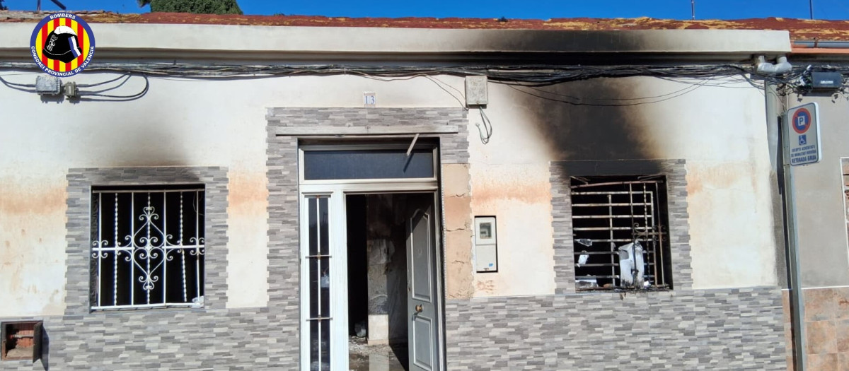 Imagen de la vivienda incendiada en la localidad valenciana de Algemesí