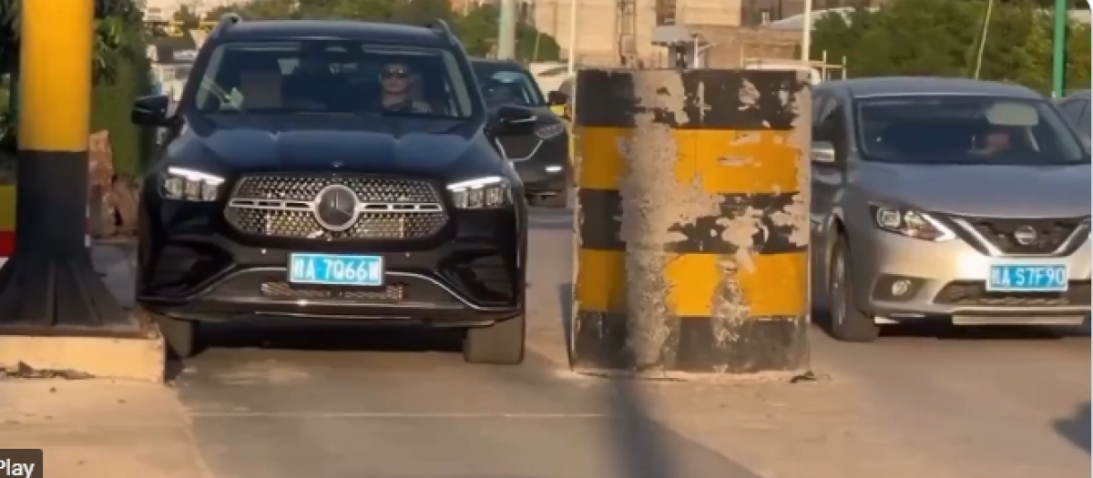 Los vehículos un poco más grande de lo normal, literalmente no caben