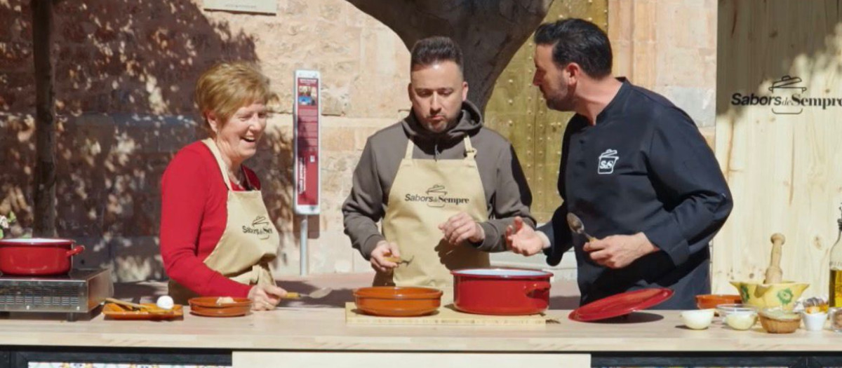 Imagen de Carmen y Jacobo junto al chef Ruben Fenollar