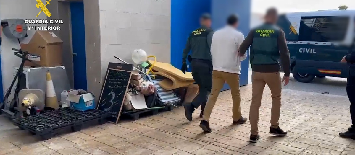 La investigación permitió esclarecer que la organización operó entre julio y noviembre de 2025 mediante un sistema basado en la suplantación de identidad de empresas reales