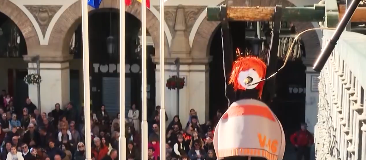 El Volatín de Tudela este 2026 disfrazado de baliza V-16