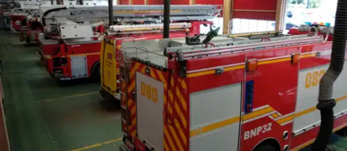 Camiones aparcados en el parque de Bomberos de A Coruña, en imagen de archivo.

REMITIDA / HANDOUT por AYUNTAMIENTO DE A CORUÑA
Fotografía remitida a medios de comunicación exclusivamente para ilustrar la noticia a la que hace referencia la imagen, y citando la procedencia de la imagen en la firma
05/4/2026