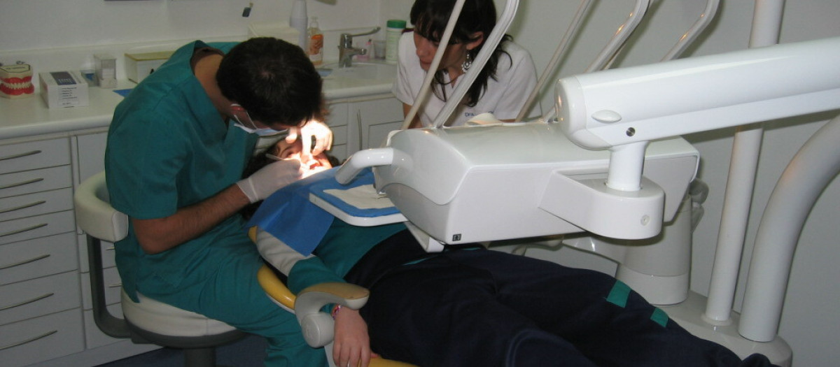 La visita al dentista es el más caro de los gastos médicos familiares