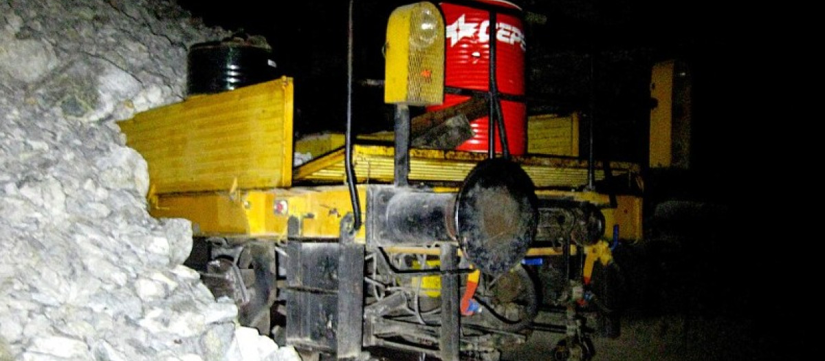 Máquina bateadora atrapada en el túnel de Somosierra