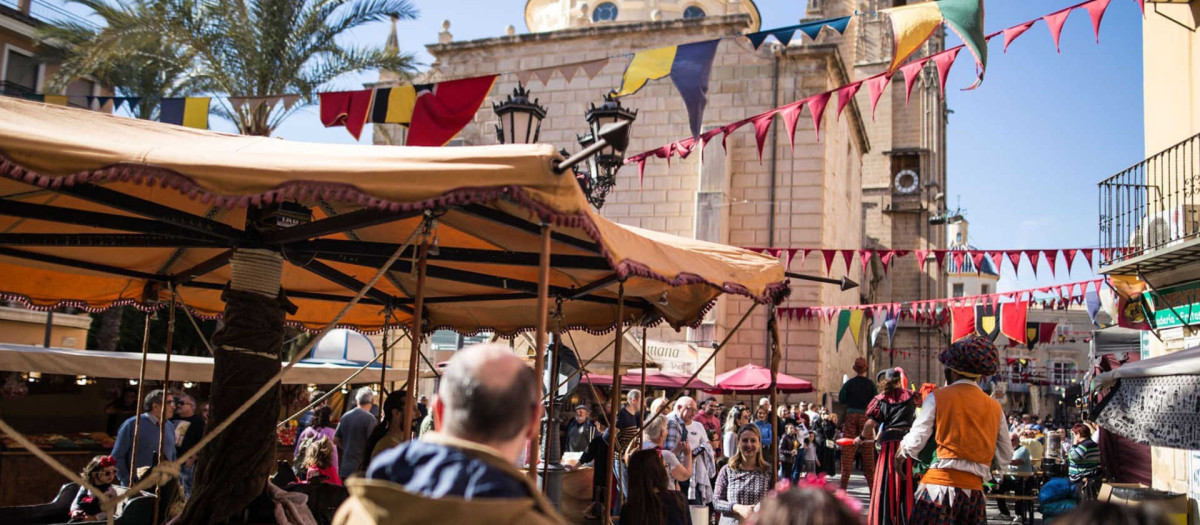 Imagen de archivo del mercadillo medieval de Orihuela, Alicante