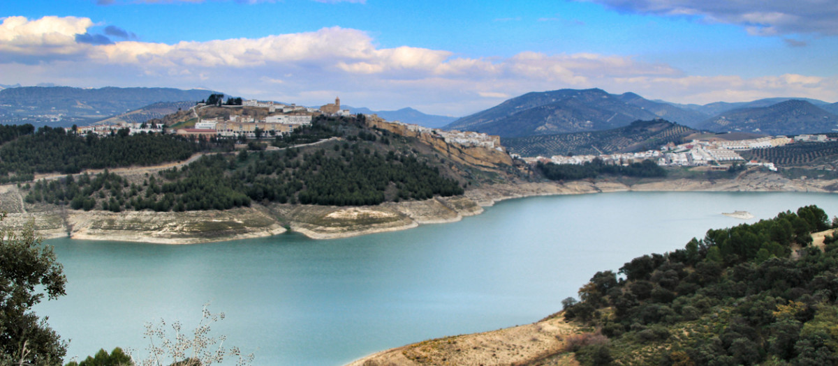 El Lago de Andalucía, como se conoce al embalse de Iznájar