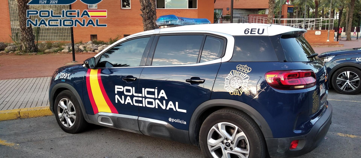 Imagen de una patrulla de la Policía Nacional en Elche